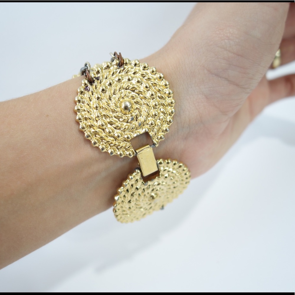 Gold tone vintage bracelet